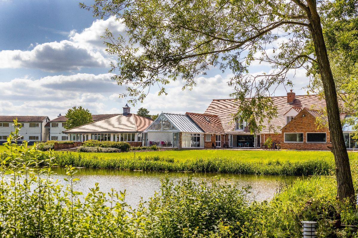 Kingfisher Hotel Golf & Country Club Kingfisher Hotel Golf & Country Club - Venues - Milton Keynes - Buckinghamshire