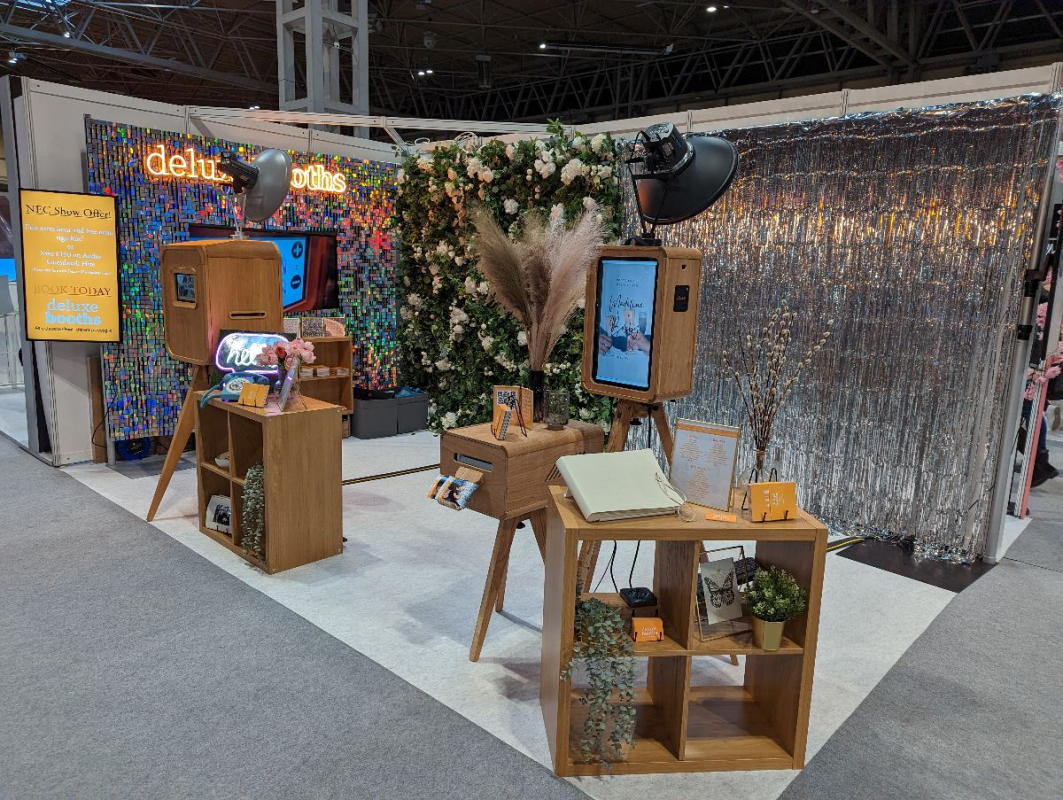 Deluxe Booths Deluxe Booths - Photo booth - Atherstone - Warwickshire