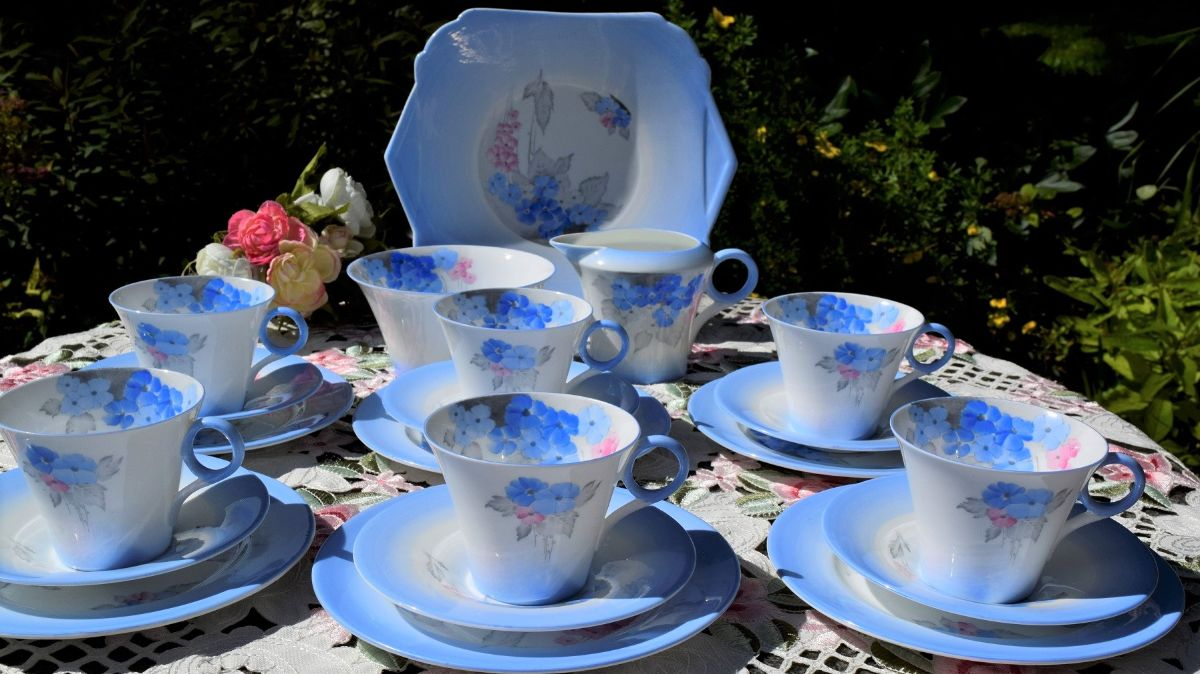 CAKE STAND LAND CAKE STAND LAND - Gift List - Mold - Flintshire