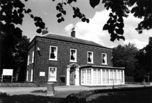400px-Flixton_house_late_afternoon.jpg