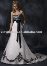 white_wedding_dress_with_black_embroidered.jpg