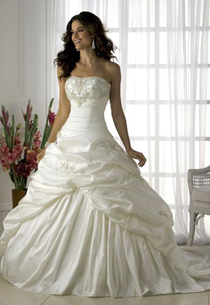 Our dress partner is Eternity, who will provide a beautiful wedding dress worth up to £2,000!