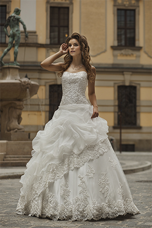 Silia 'A'-line wedding dress from Annais.