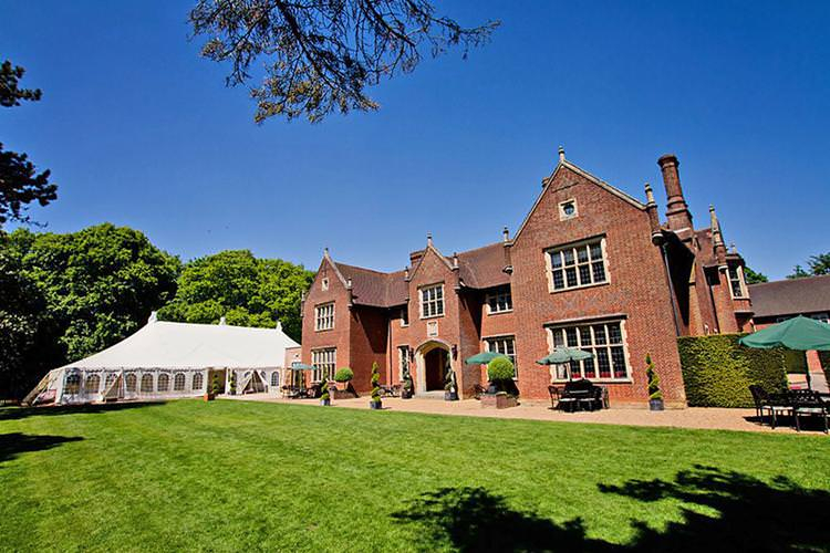 Wedding Venue in Drayton, Drayton Old Lodge UKbride