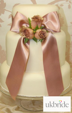 Champagne-Hypnose-Sash-Wedding-Cake.jpg