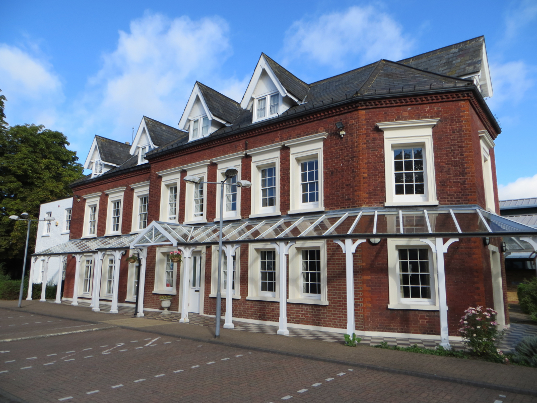 Wedding Venue in Borehamwood, Allum Hall And Manor House UKbride