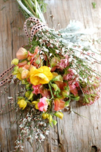 wild-flower-bouquet-ribbon-vintage-outdoor.jpg