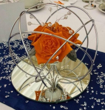 Centrepieces and mirror plates