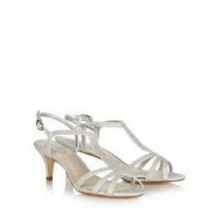 girls shoes.png
