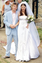 Jamie-Oliver-and-Juliette-Norton_669a_celeb-weddings_aol-lifestyle-uk_211010.jpg
