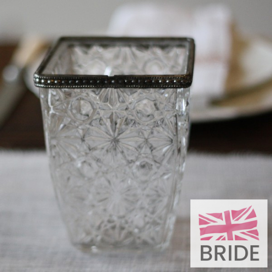 GRANDMA'SVASEPRESSEDGLASSWEDDINGCENTREPIECE-SQUARE10TheWeddingofmyDreams(2).jpg