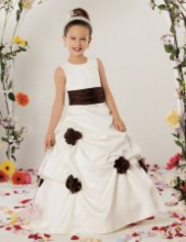 it will be ivory with burgundy roses and sash