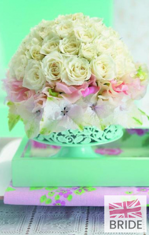 A-tiny-decoration-of-spray-roses,-sweet-peas-and-hydrangea-f.jpg