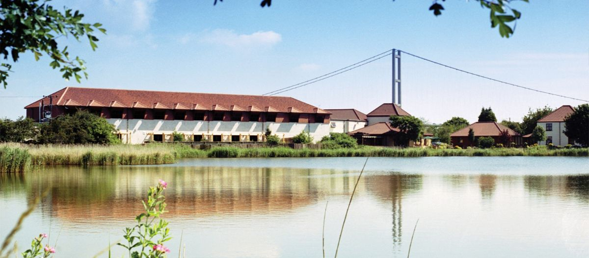 Wedding Venue in Barton Upon Humber, Humber Bridge Hotel UKbride