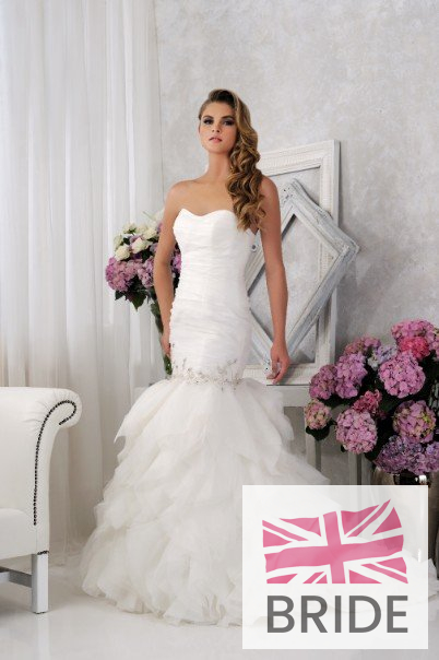 Veromia_weddingdress_VR61369-1.jpg