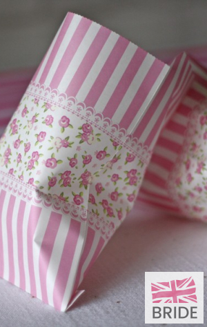 PINKFLORALPAPERCANDYBAGSPACKOF253.50TheWeddingofmyDreams.jpg