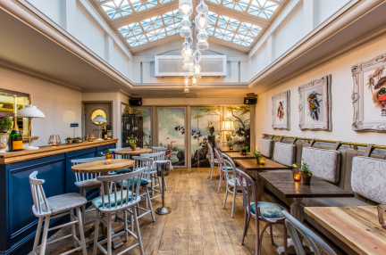 The Hollywood Arms