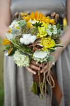 Rustic-Yarn-Tied-Bouquet-250x375.jpg
