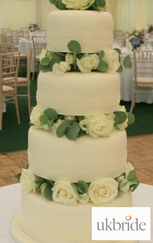 Classic-Pearl-&-Miss-Pickering-Wedding-Cake.jpg