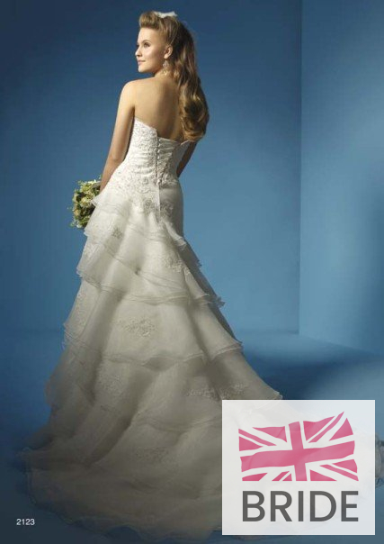 FALL 2010_BRIDAL_2123_Back.jpg