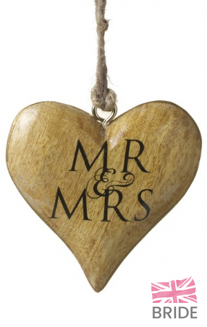 MRMRSHANGINGWOODENHEART4TheWeddingofmyDreams.jpg