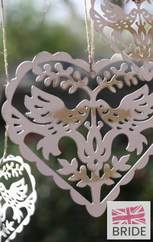 VINTAGESTYLEHANGINGHEARTLOVEBIRDS1.15TheWeddingofmyDreams(1).JPG