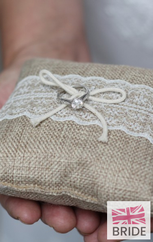hessianandlaceweddingringpillow1.jpg