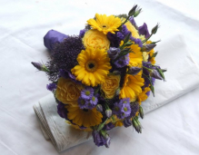 DSCF5230 Yellow and purple brides bq.JPG