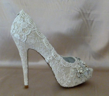 vintage-lace-wedding-high-heels-400x350.jpg