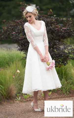Timeless Chic Georgia Lace Vintage Wedding Dress S (7)-1-3.png