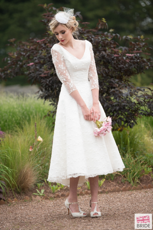 Timeless Chic Georgia Lace Vintage Wedding Dress S (7)-1-3.png