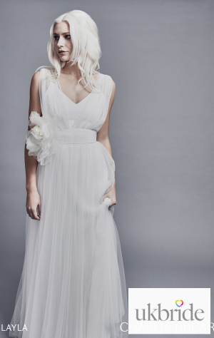 2020-Charlie-Brear-Wedding-Dress-Layla-Odrs.15.jpg