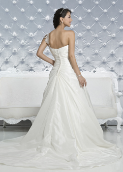 Amanda Wyatt Wedding Dress.