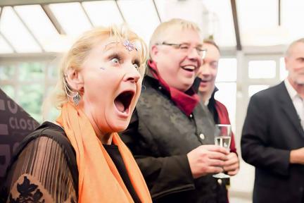 Break the ice with magic, comedy & pickpocketing!