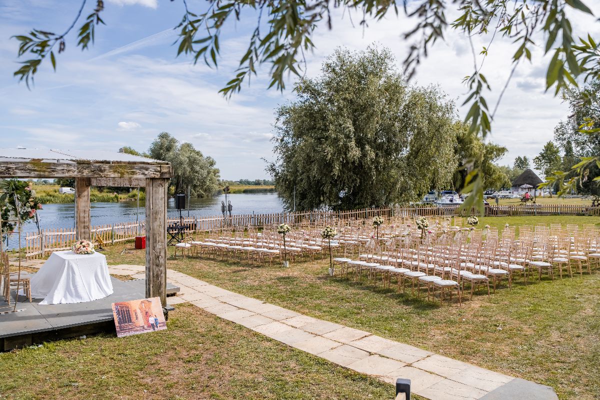 Breathtaking Waterfront Wedding Venue