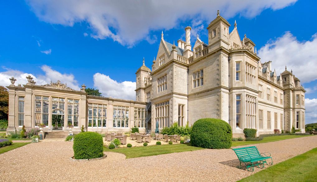 Wedding Venue in Grantham, Stoke Rochford Hall UKbride