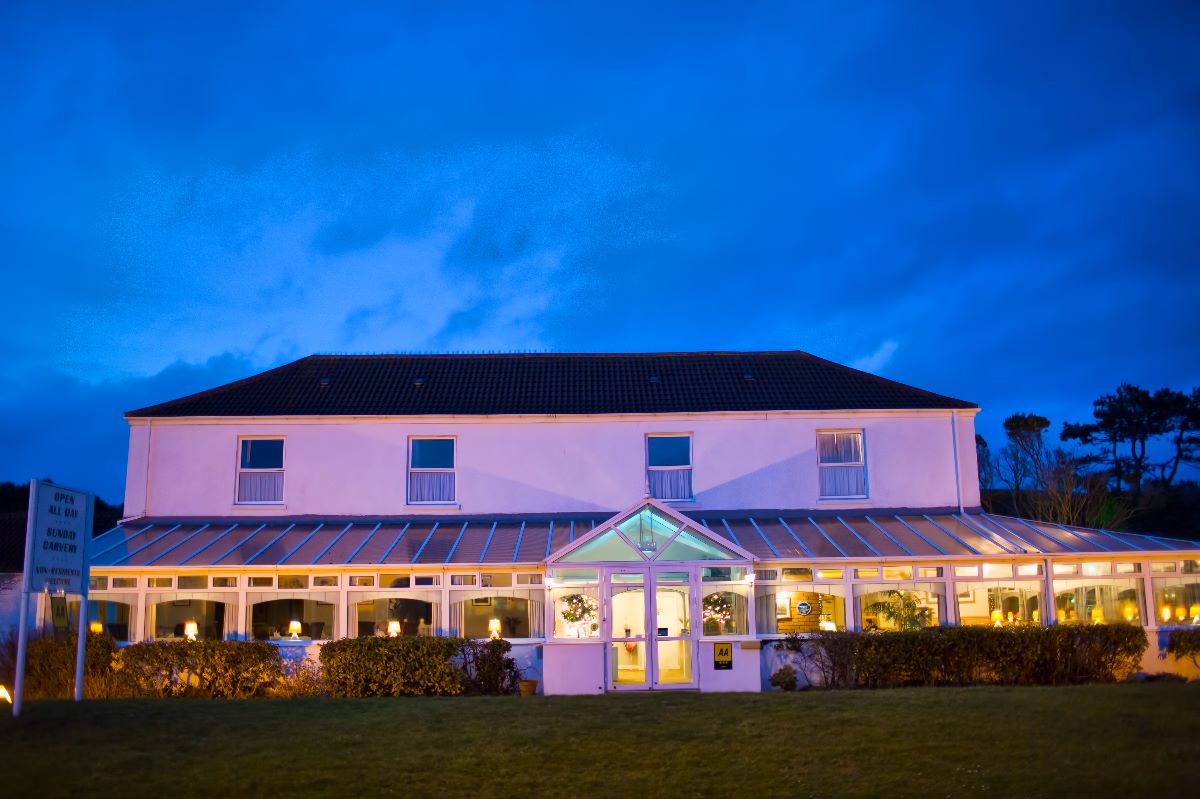 Wedding Venue in Pembrey, Ashburnham Hotel UKbride