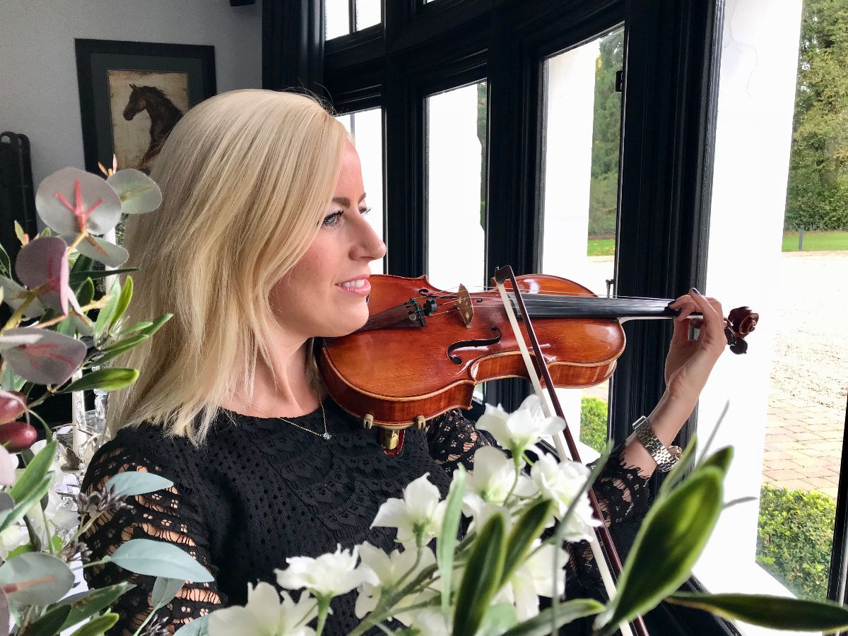 Hayley Pomfrett Wedding Violinist-Image-5