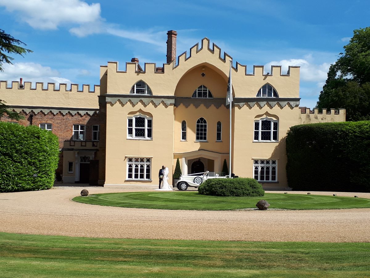 Wedding Venue in Near Great Missenden, Hampden House UKbride