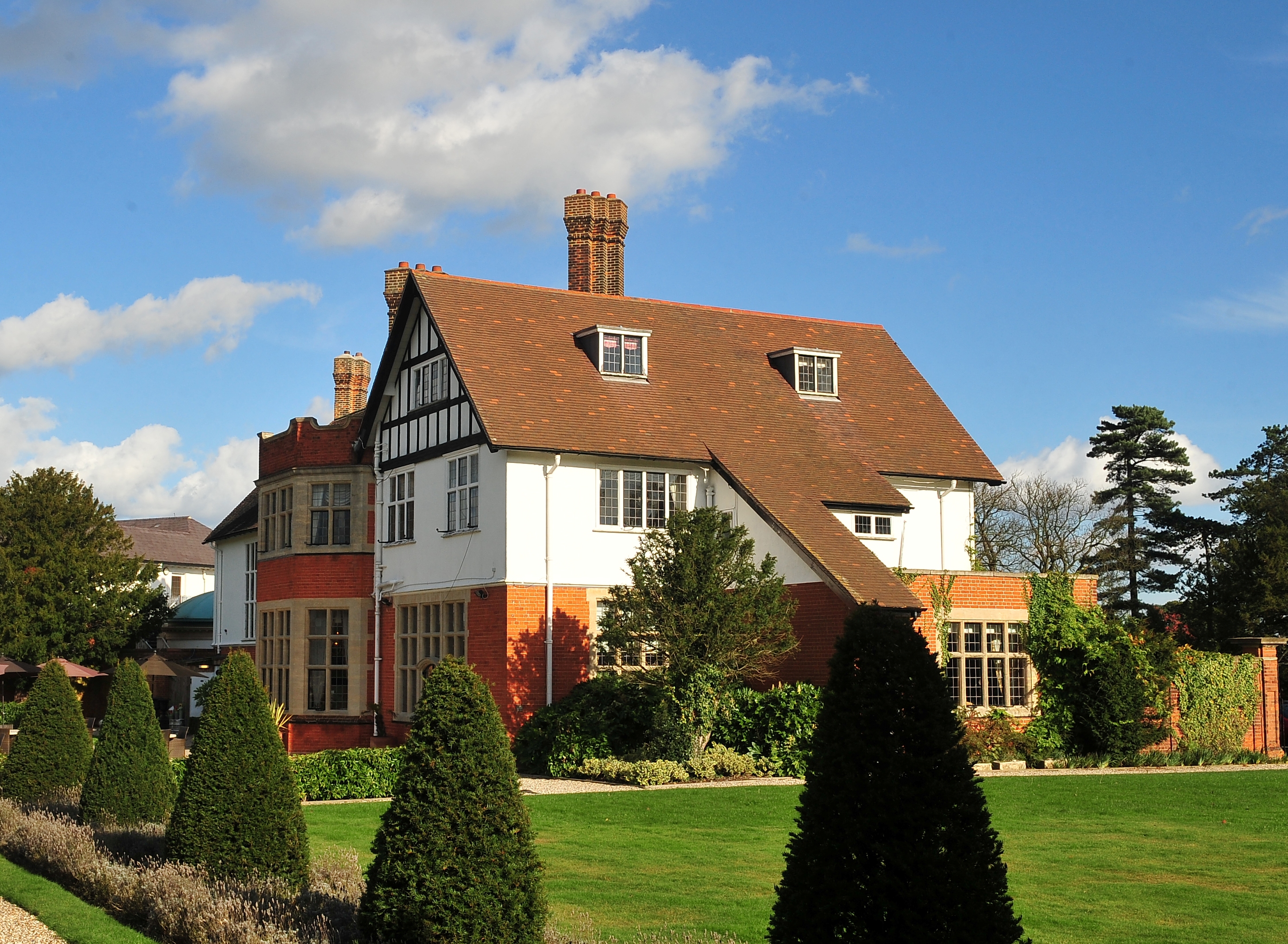 Greenwoods Hotel & Spa-Image-1