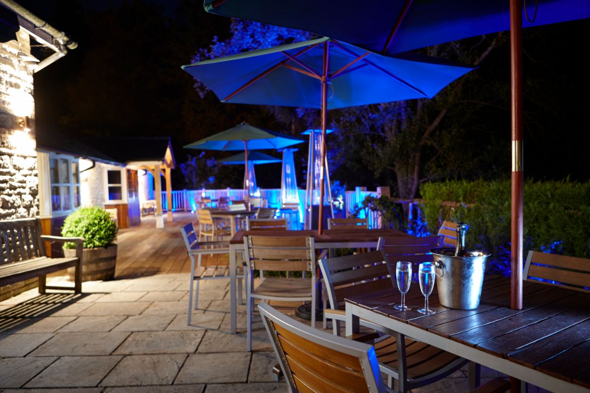 The Green Dragon Inn-Image-1
