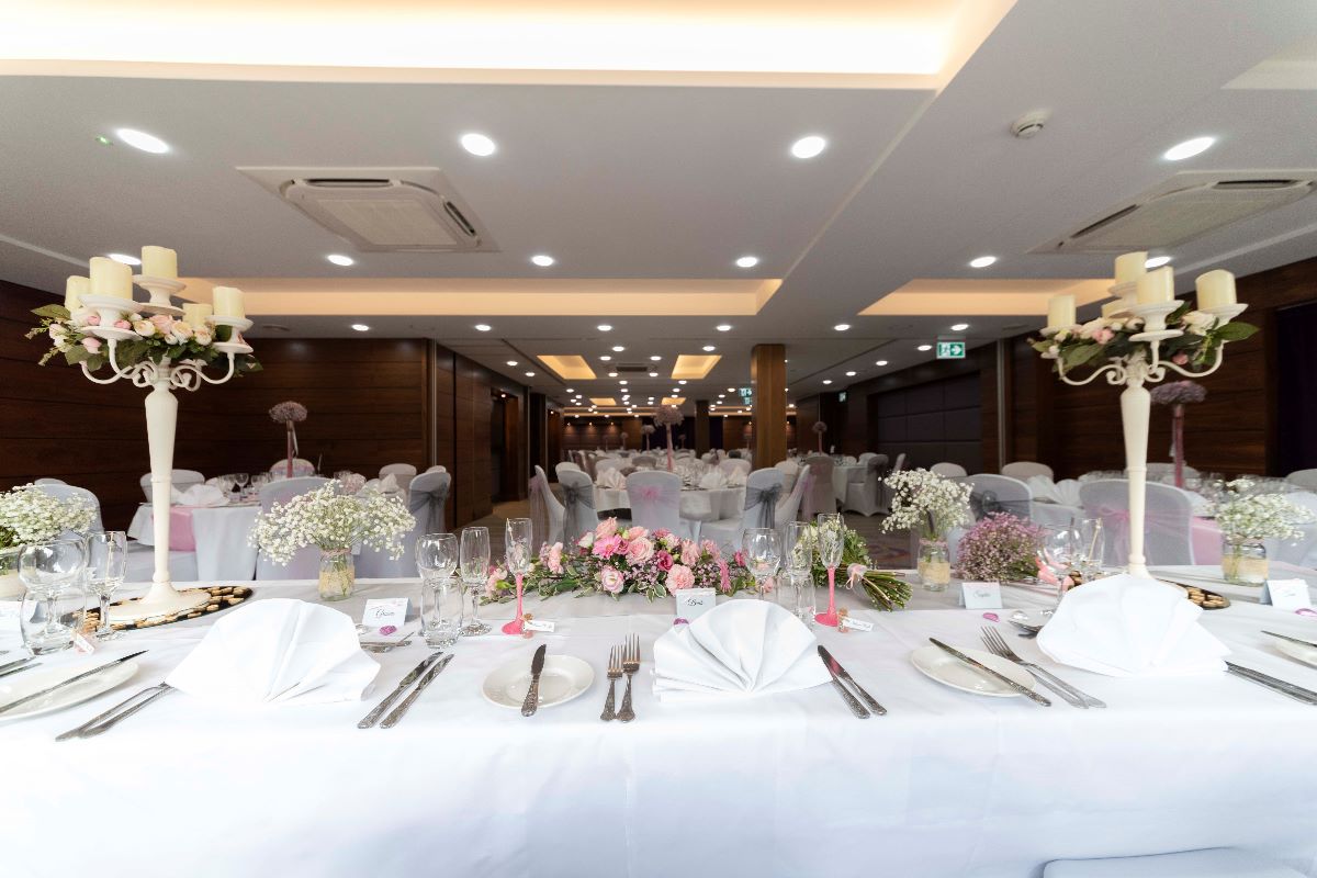 Frensham Pond Hotel-Image-1