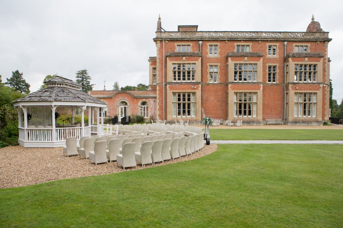 Wedding Venue in Wokingham, Easthampstead Park UKbride