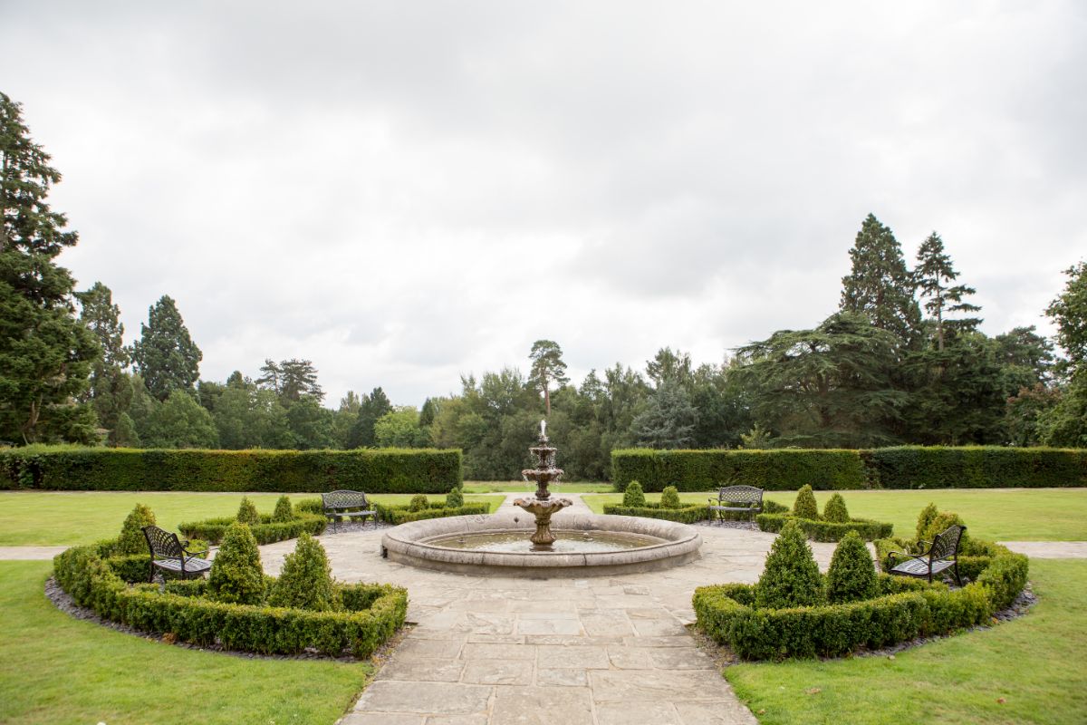 Wedding Venue in Wokingham, Easthampstead Park UKbride