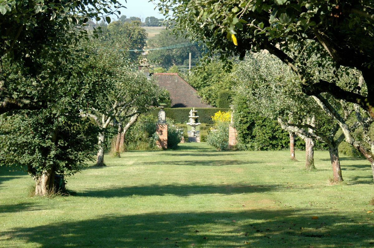 Wedding Venue in Hadleigh, Priory Hall UKbride