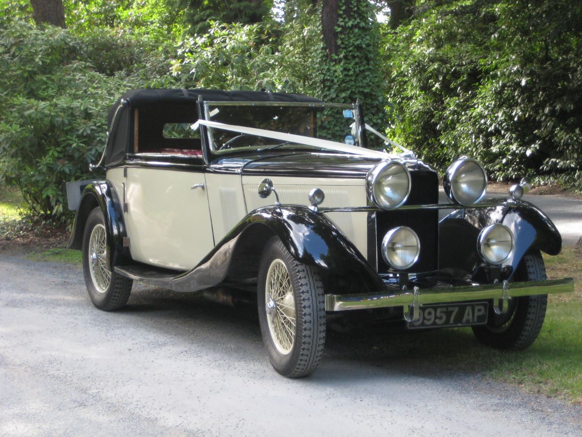 Clementine Vintage Cars-Image-1