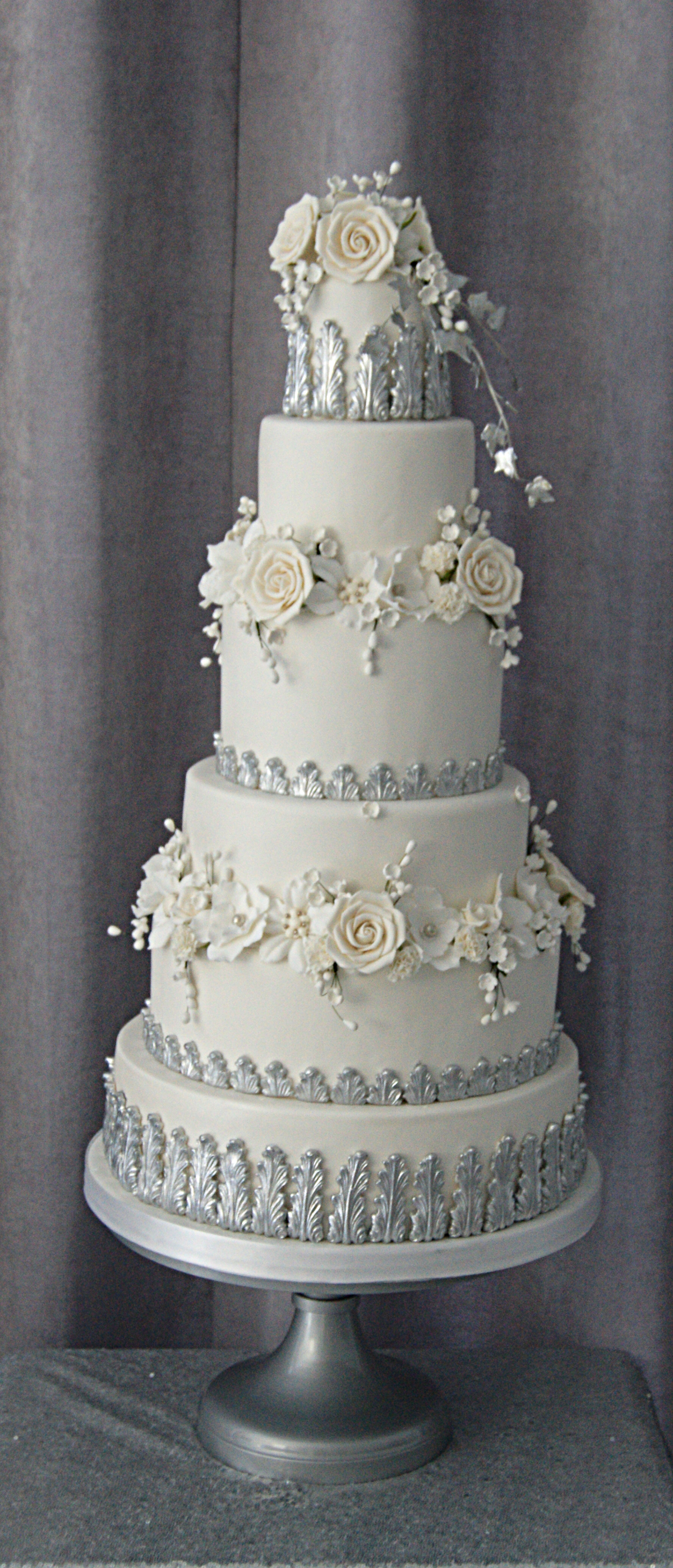 Wedding Cakes by Lisa Broughton-Image-1