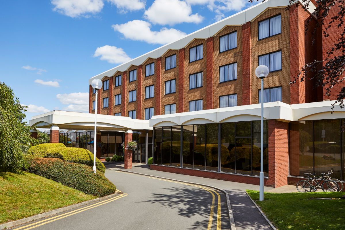 Wedding Venue in Telford, Mercure Telford Centre Hotel UKbride