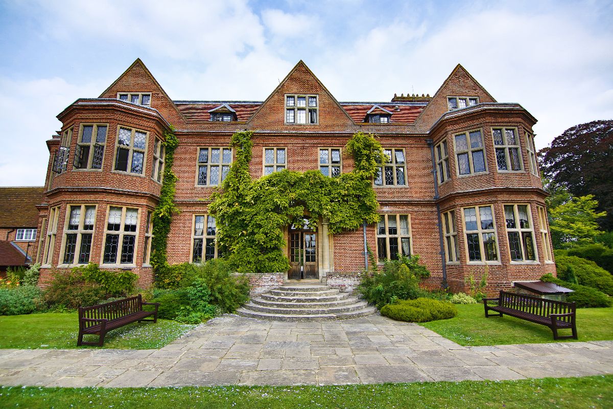 Wedding Venue in Milton Keynes, Horwood House Hotel UKbride