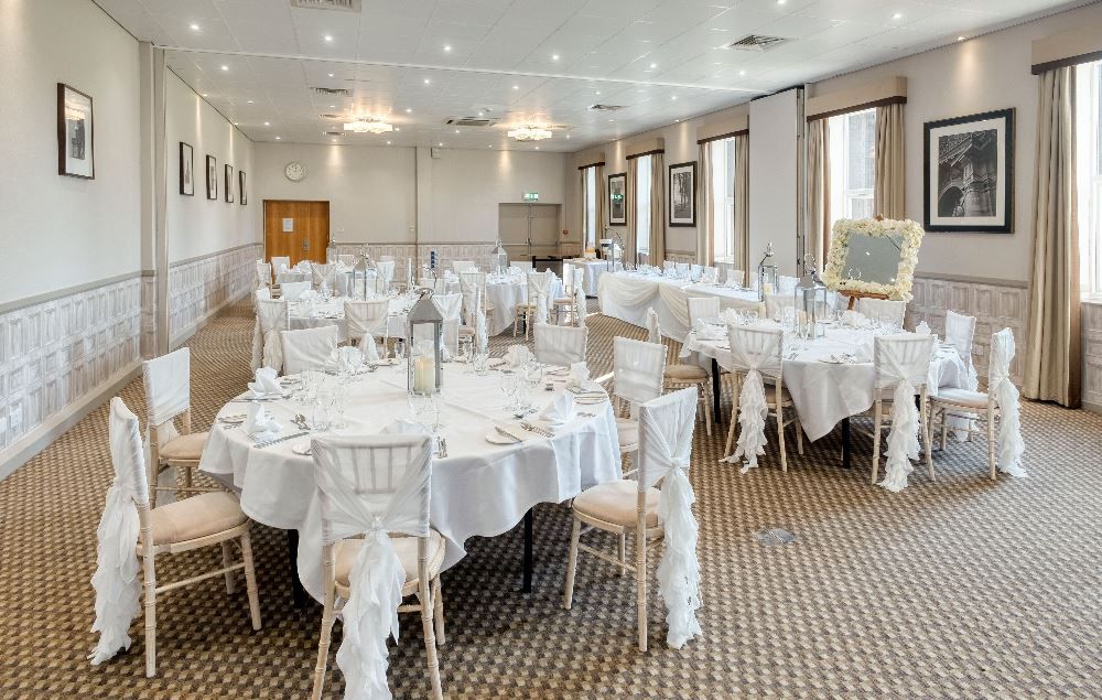Wedding Venue in Milton Keynes, Horwood House Hotel UKbride